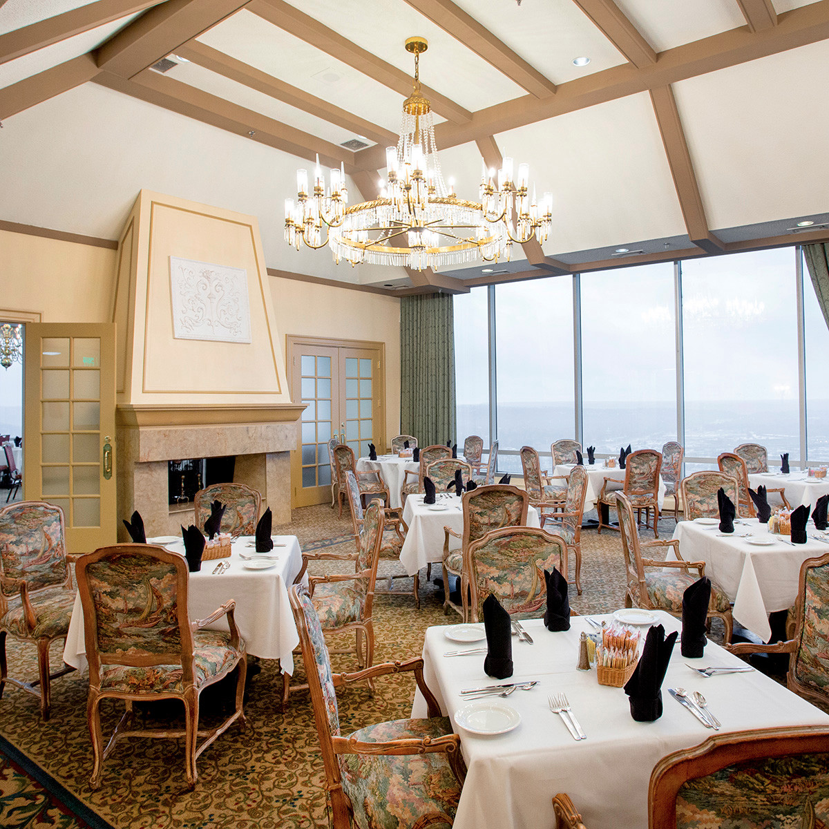 Little Rock City Club 129235 dining room