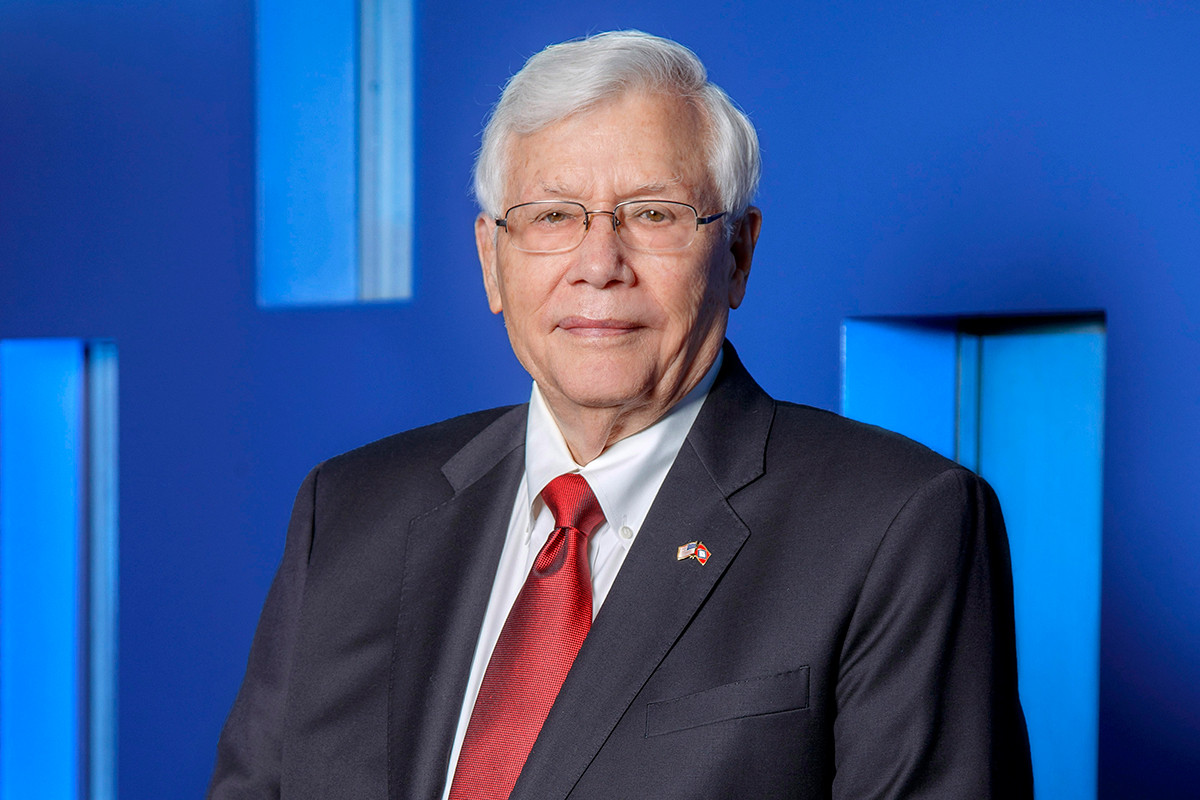 Education Movers 137572 Carl Rosenbaum