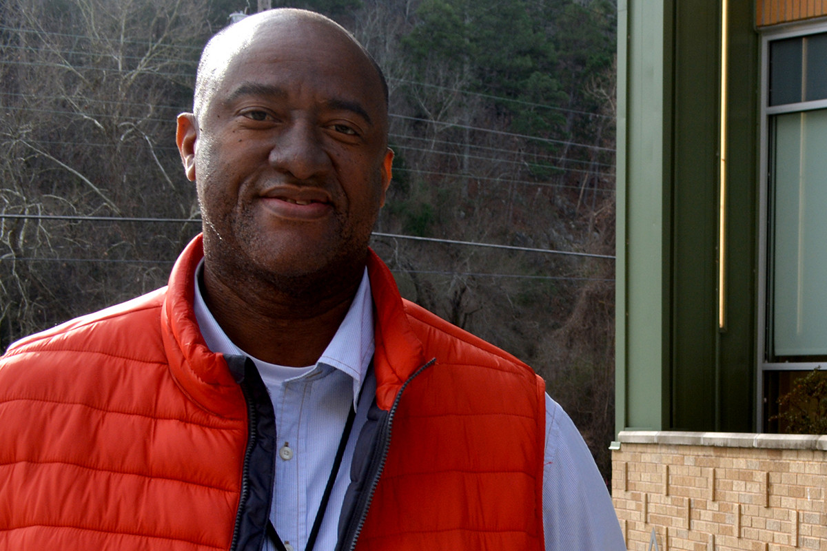 Education Movers 138879 Robert Bryant Jr.